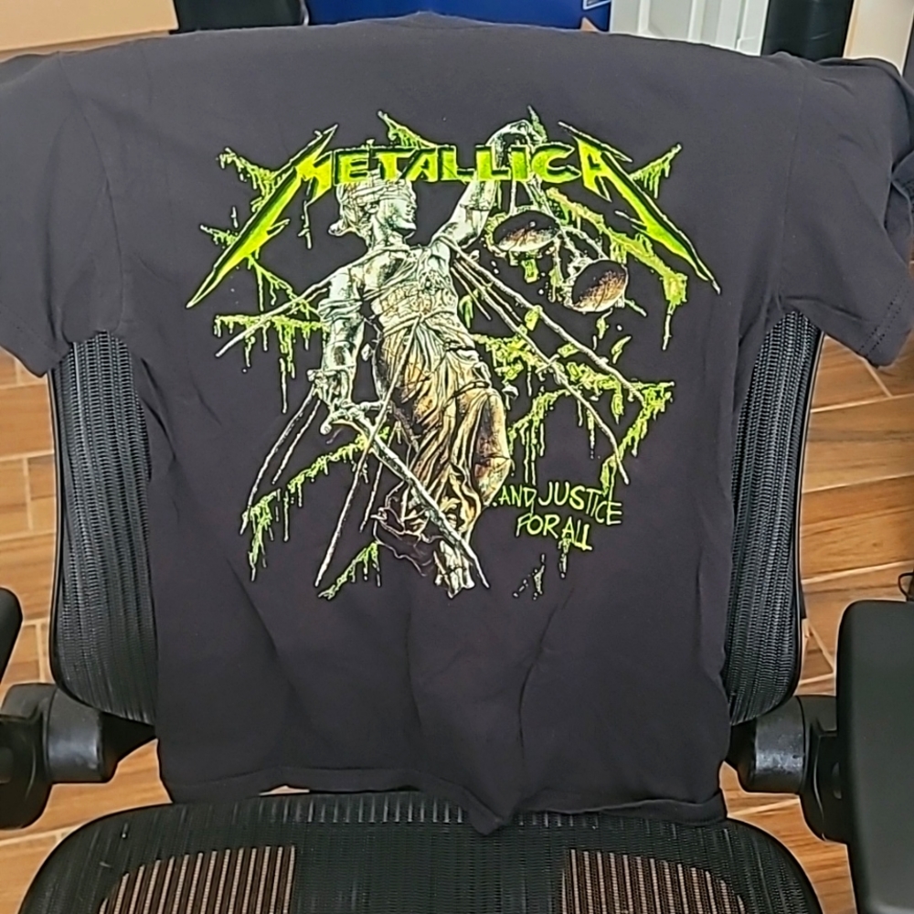 Metallica t shirt sz. Small good condition